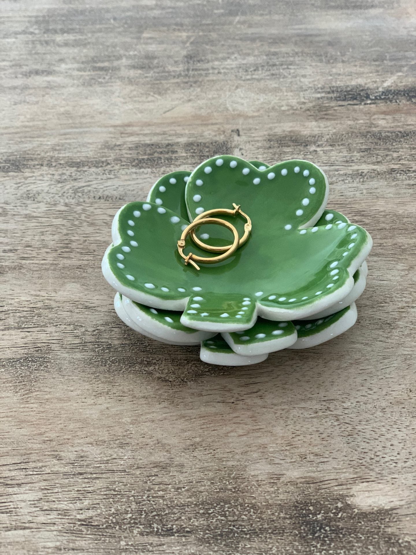 clover with earrings